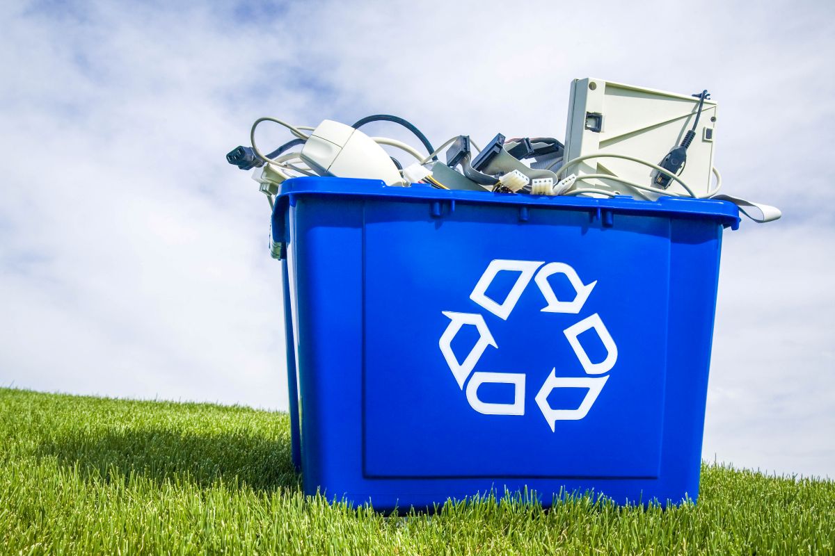 Recycling bin