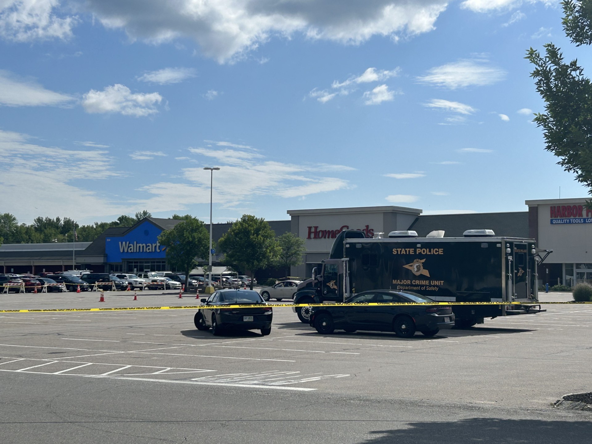 Shooting in Riverside Plaza
