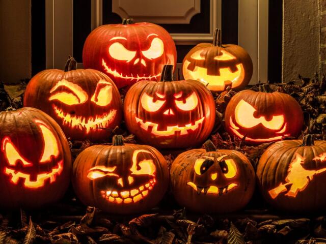 Lit jack o' lanterns